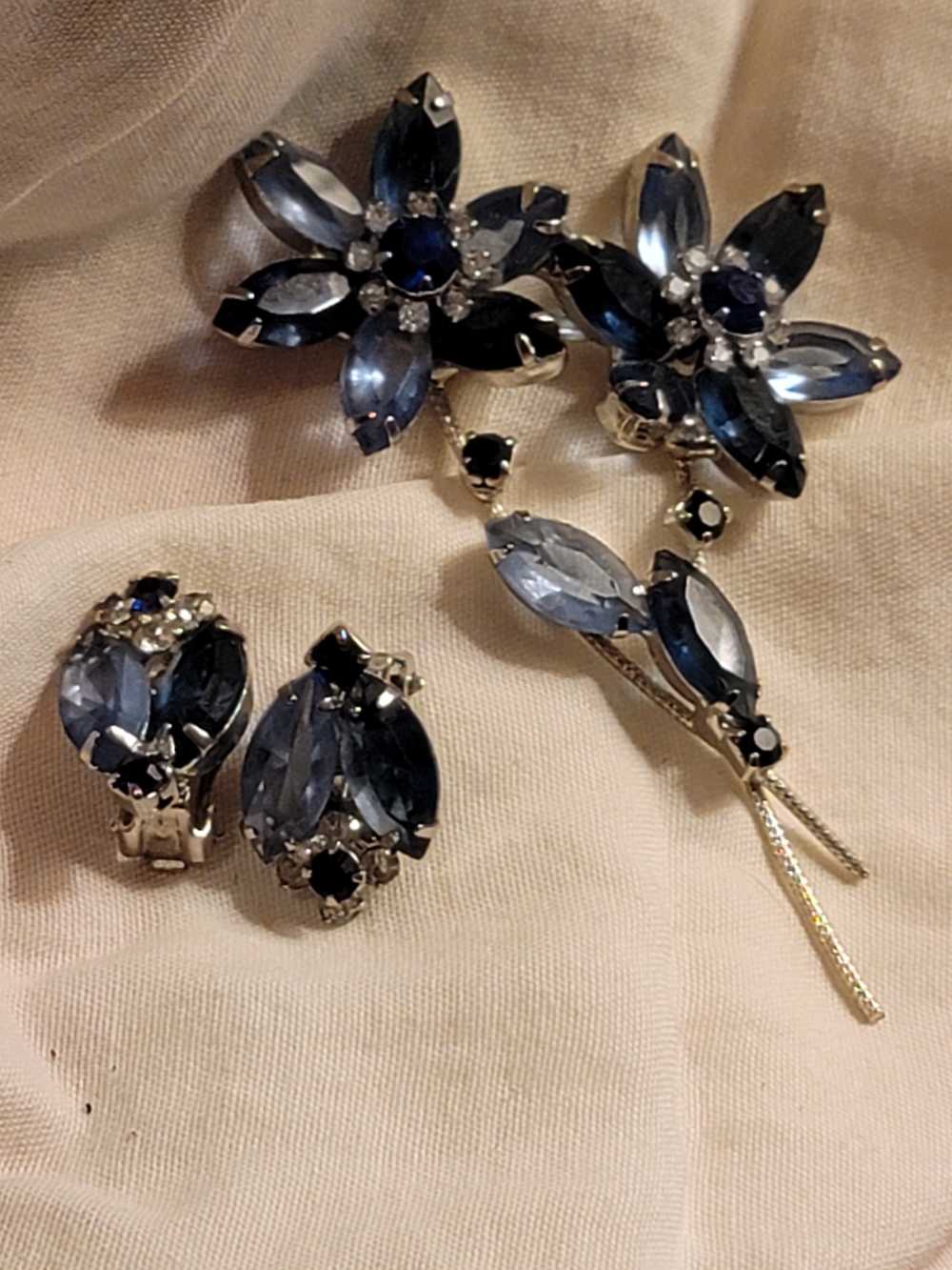 Vtg Blue Crystal Flower Brooch and Clip-On Earring Set